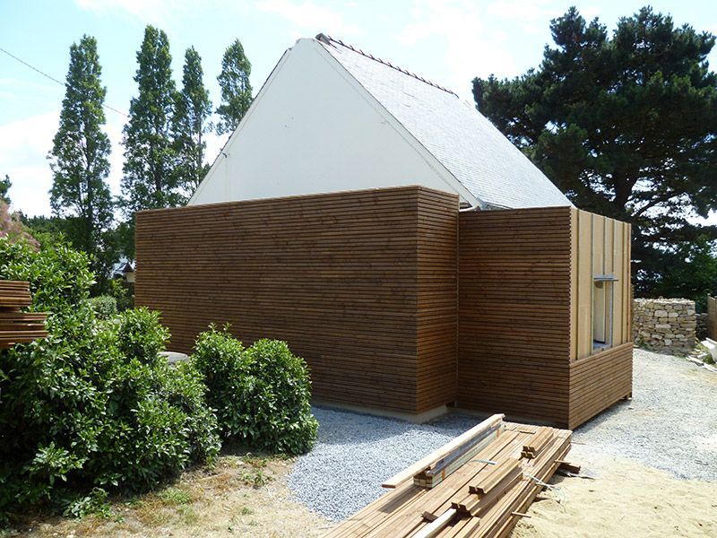 Extension cubique à ossature bois et bardage